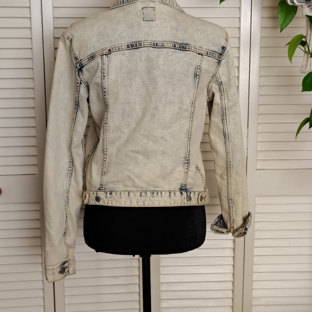 GAP Light Wash Blue/White Denim Jacket Size S – Like New - Picture 2 of 9